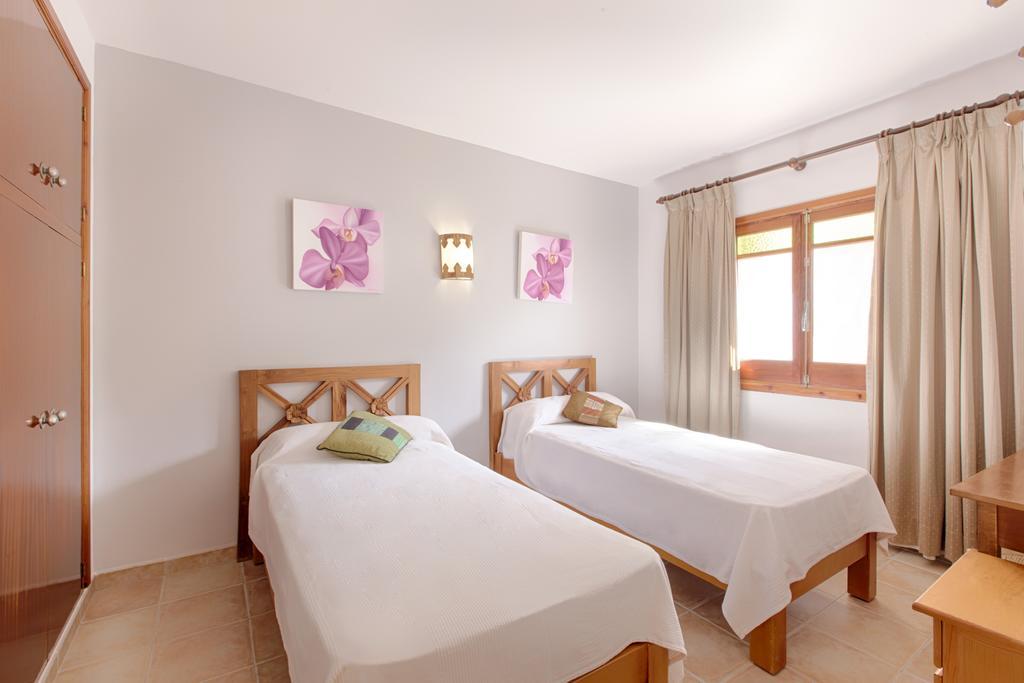 Apartamentos Colomar Santa Eularia des Riu Bagian luar foto