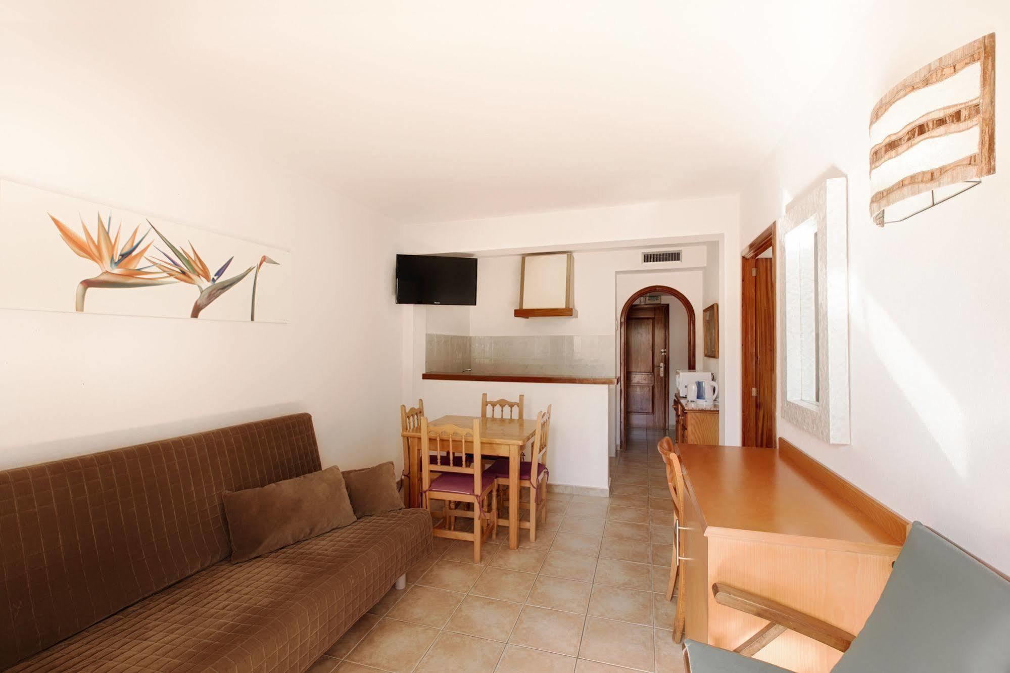Apartamentos Colomar Santa Eularia des Riu Bagian luar foto