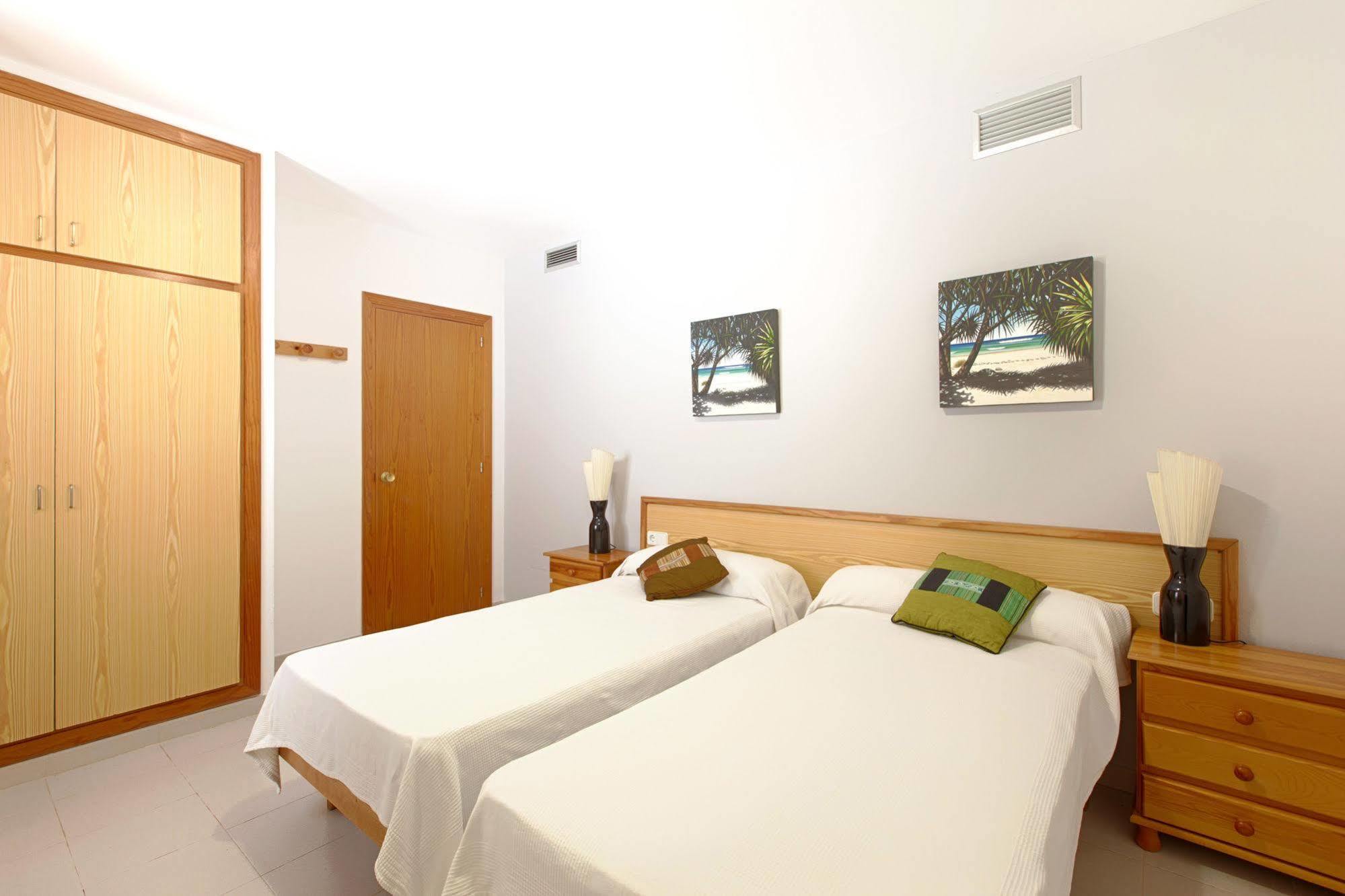 Apartamentos Colomar Santa Eularia des Riu Bagian luar foto