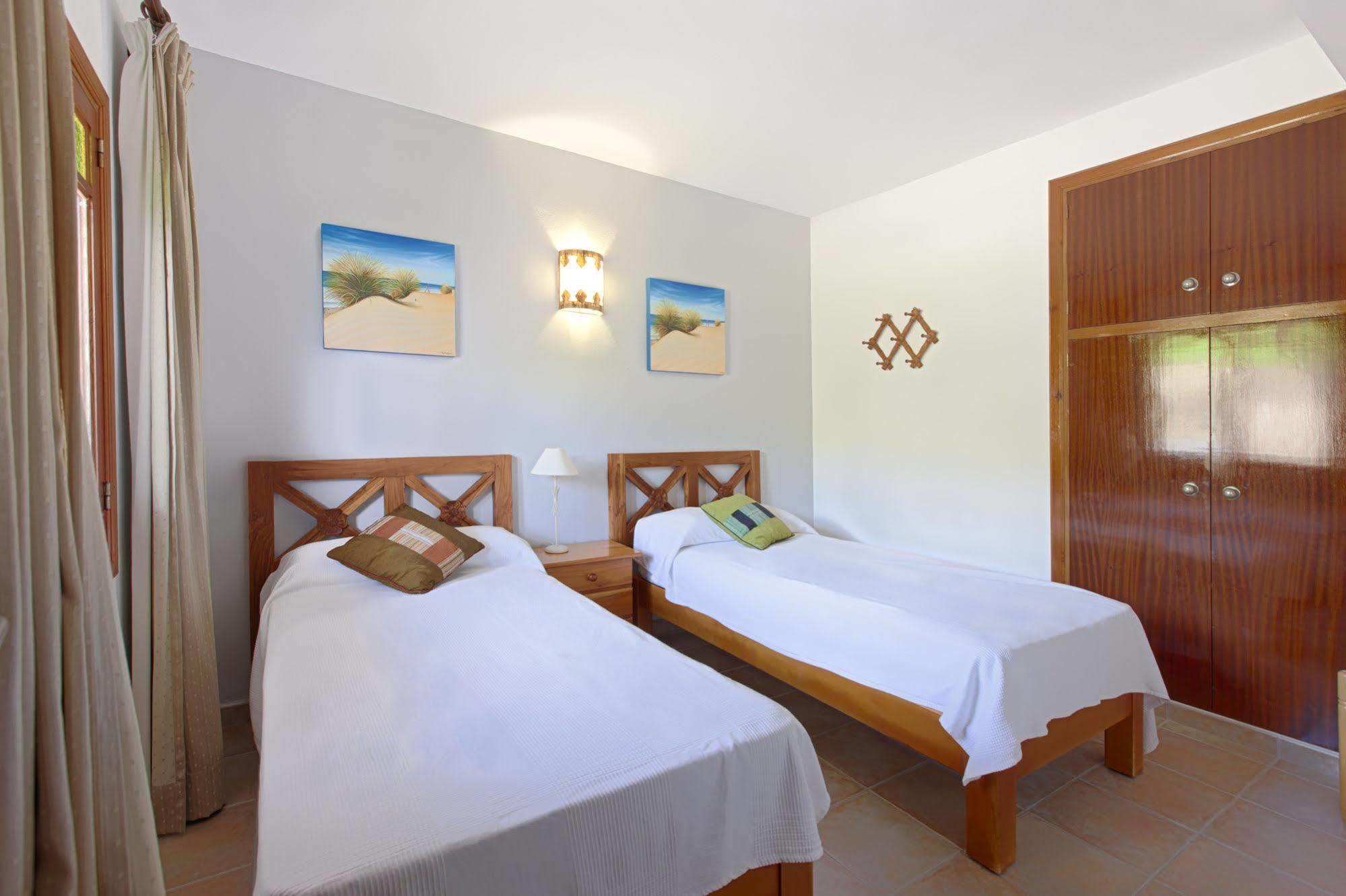 Apartamentos Colomar Santa Eularia des Riu Bagian luar foto
