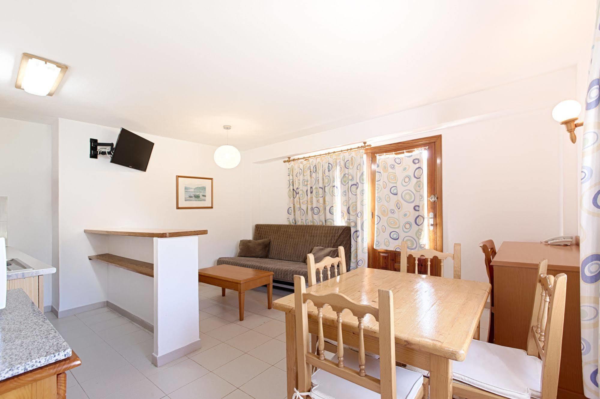 Apartamentos Colomar Santa Eularia des Riu Bagian luar foto