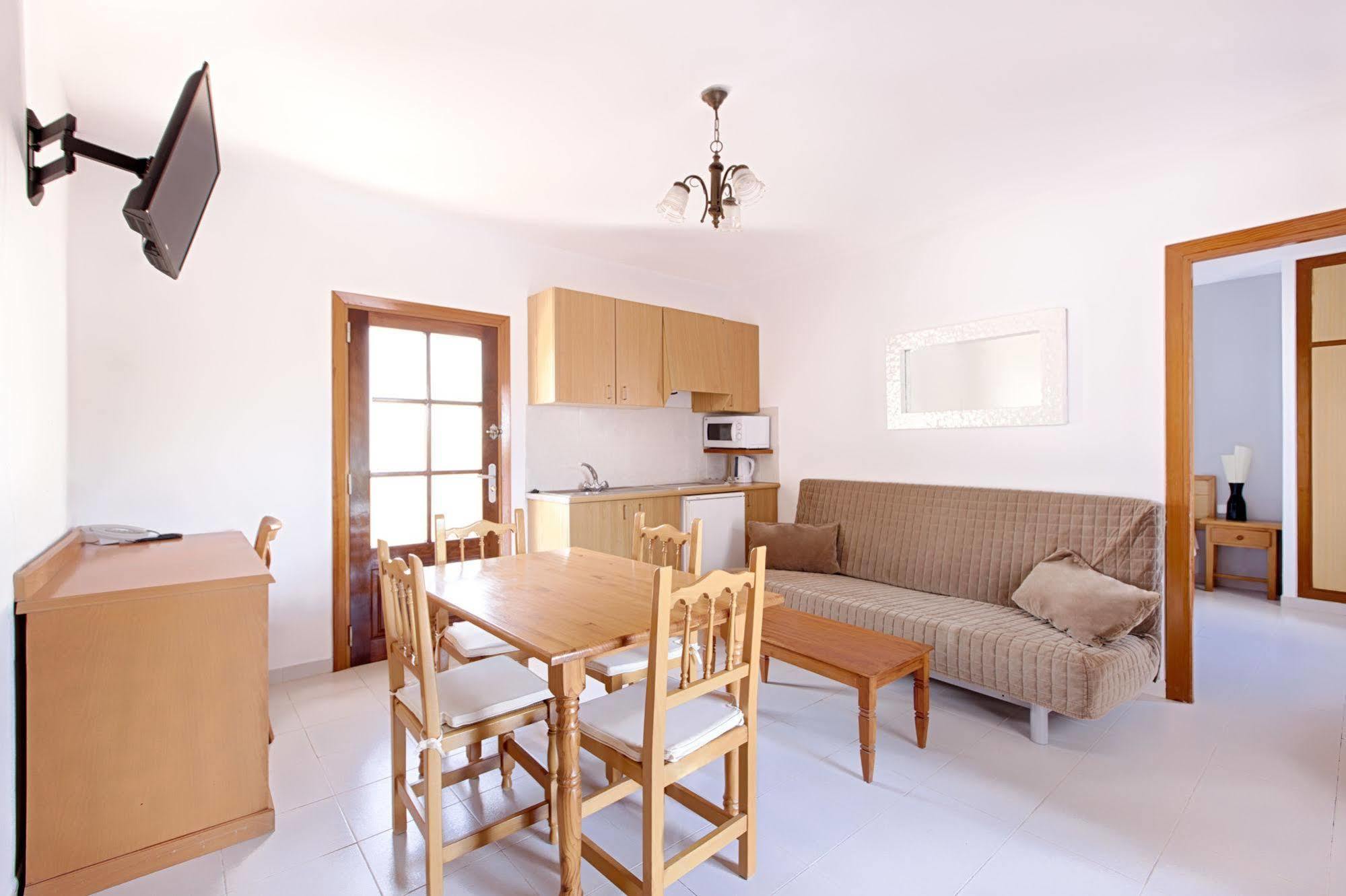 Apartamentos Colomar Santa Eularia des Riu Bagian luar foto
