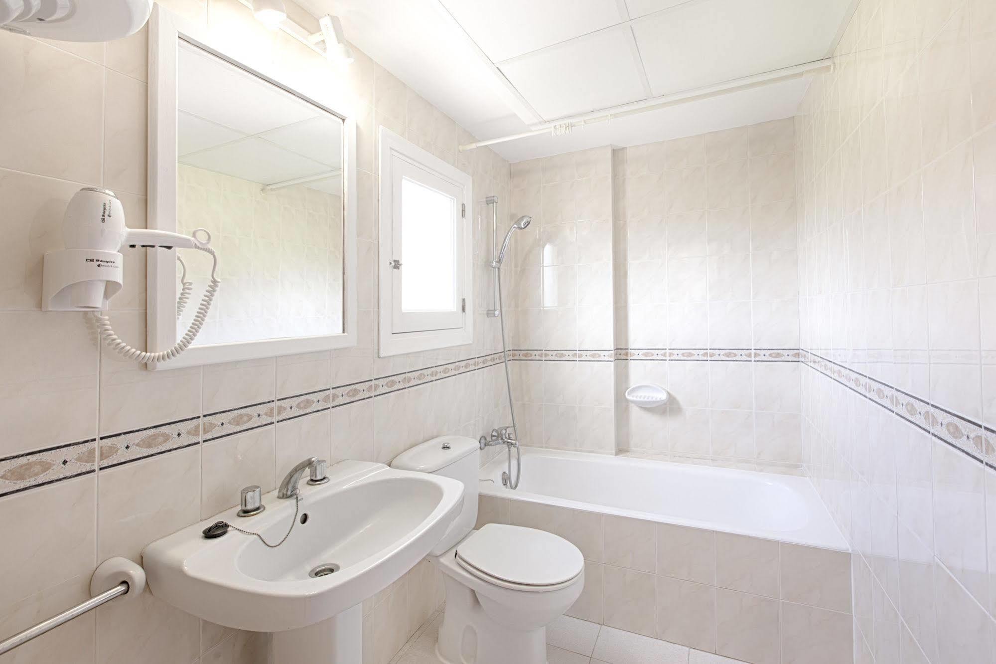 Apartamentos Colomar Santa Eularia des Riu Bagian luar foto