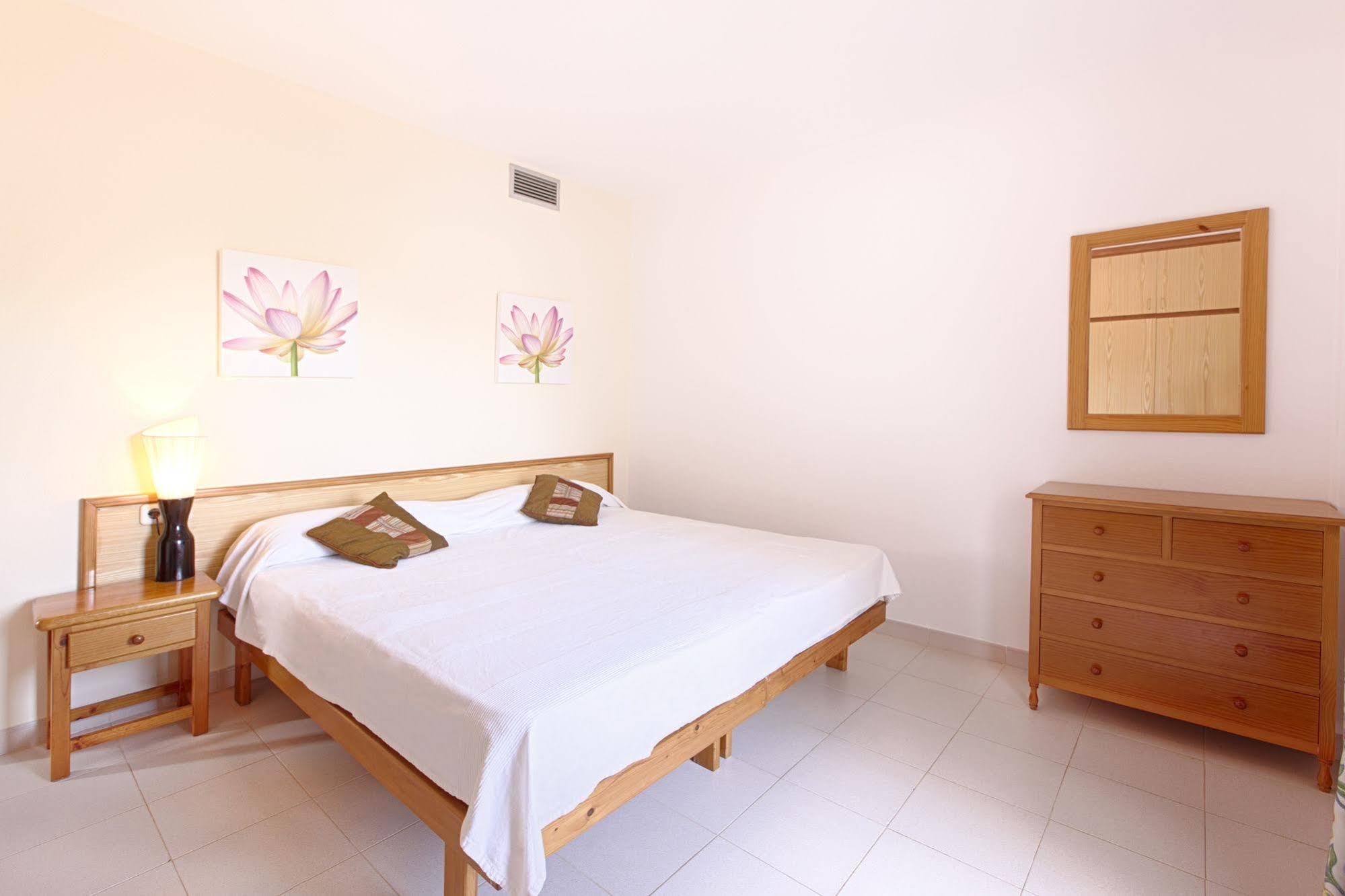 Apartamentos Colomar Santa Eularia des Riu Bagian luar foto