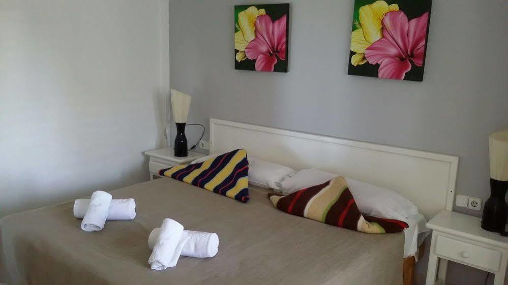 Apartamentos Colomar Santa Eularia des Riu Bagian luar foto